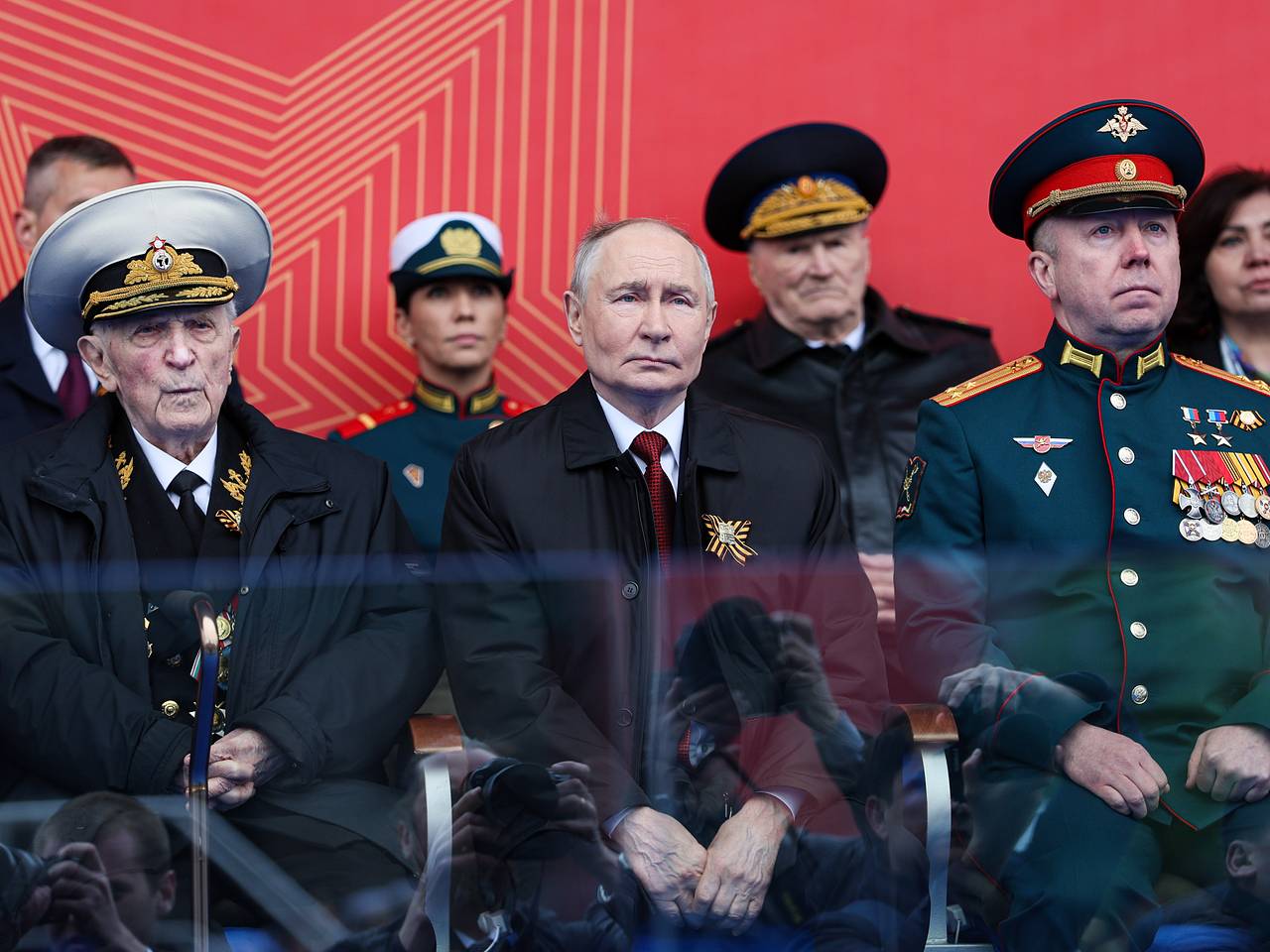 Участник Парада Победы 1945 года посмотрел парад на Красной площади вместе с Путиным
