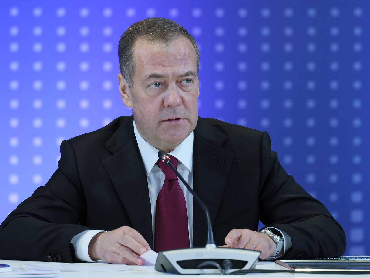 Медведев заявил о судьбе Зеленского словами &laquo;Аннушка уже разлила масло&raquo;
