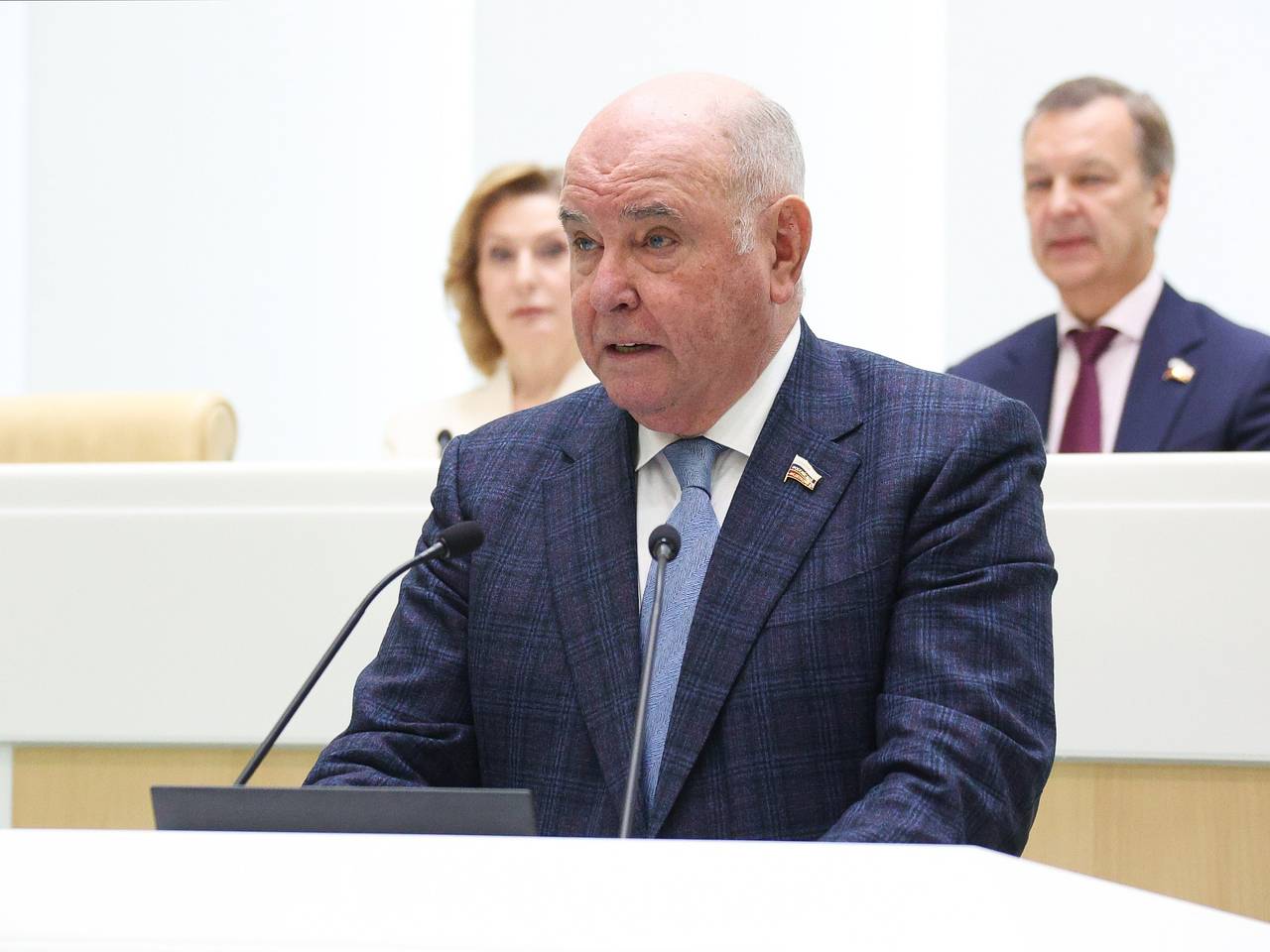 В России прокомментировали сообщения о величайшей сделке с США по снятию санкций