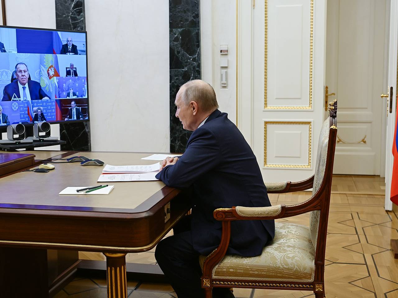 В Кремле объяснили второе за неделю совещание Путина с Совбезом
