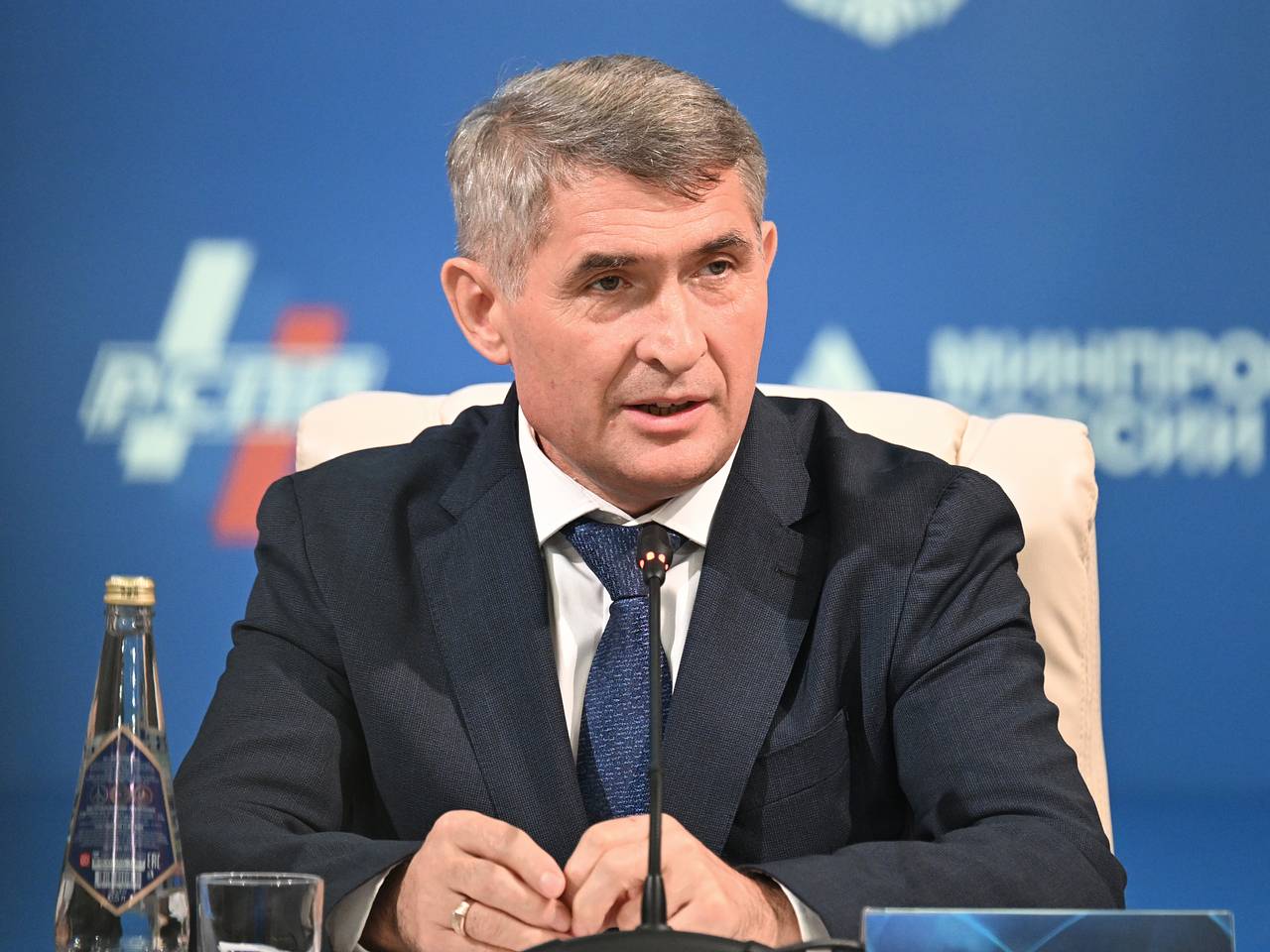 Глава Чувашии отметил важность сохранения в регионе компетенций в станкостроении