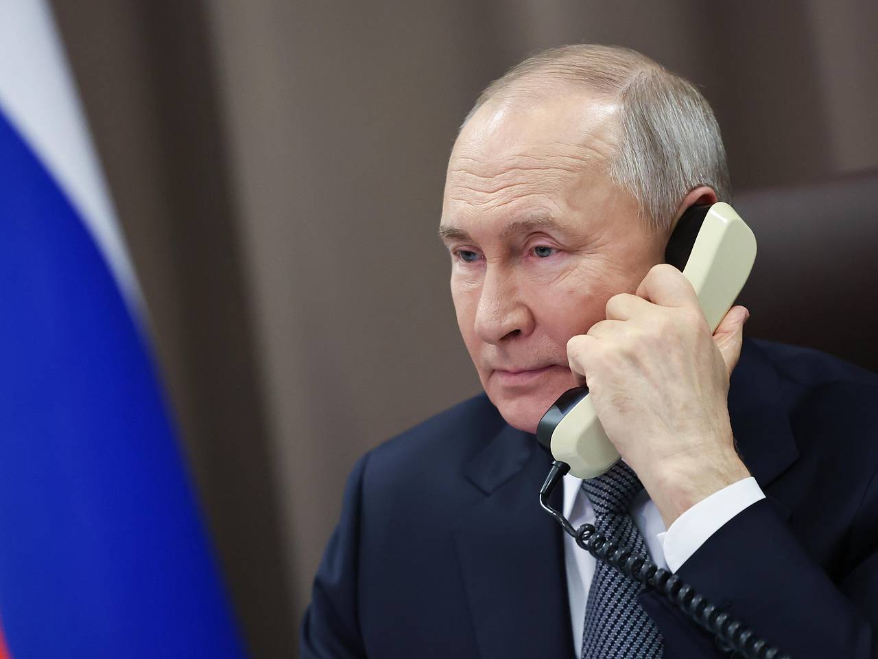 Песков анонсировал разговор Путина и попавшего в ДТП российского губернатора