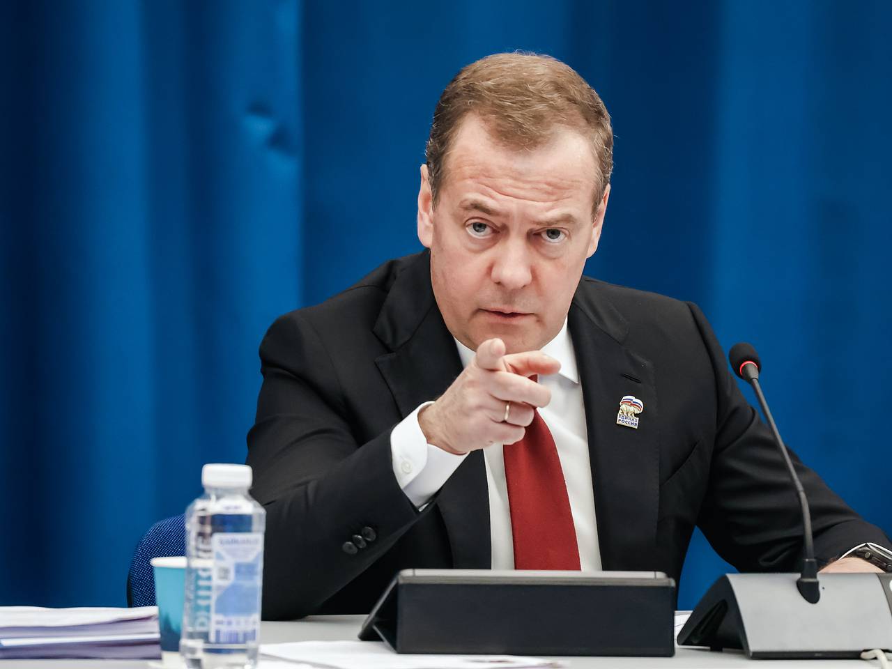 Медведев объяснил приостановку Россией участия в ДСНВ