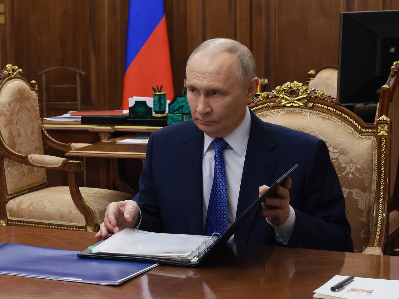 В Росархиве заявили о любви Путина к одному типу документов