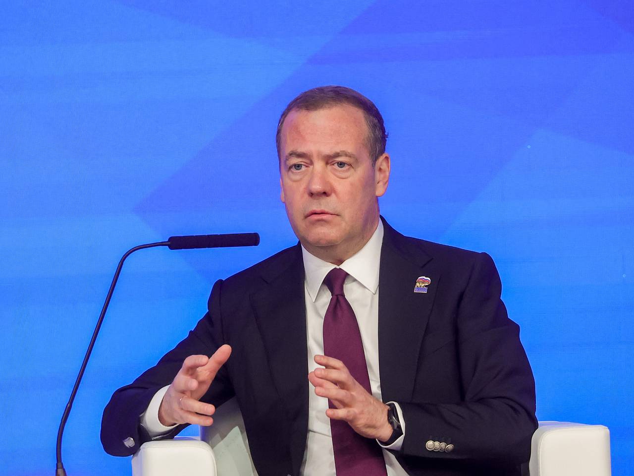 Медведев ответил на заявления о неприменимости права на самоопределение к Крыму и Донбассу