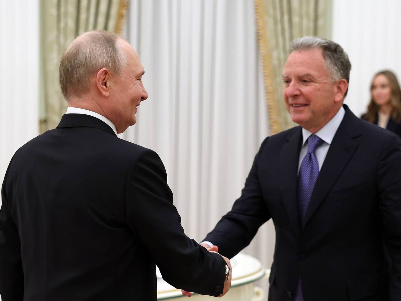 Путин на английском поприветствовал Уиткоффа