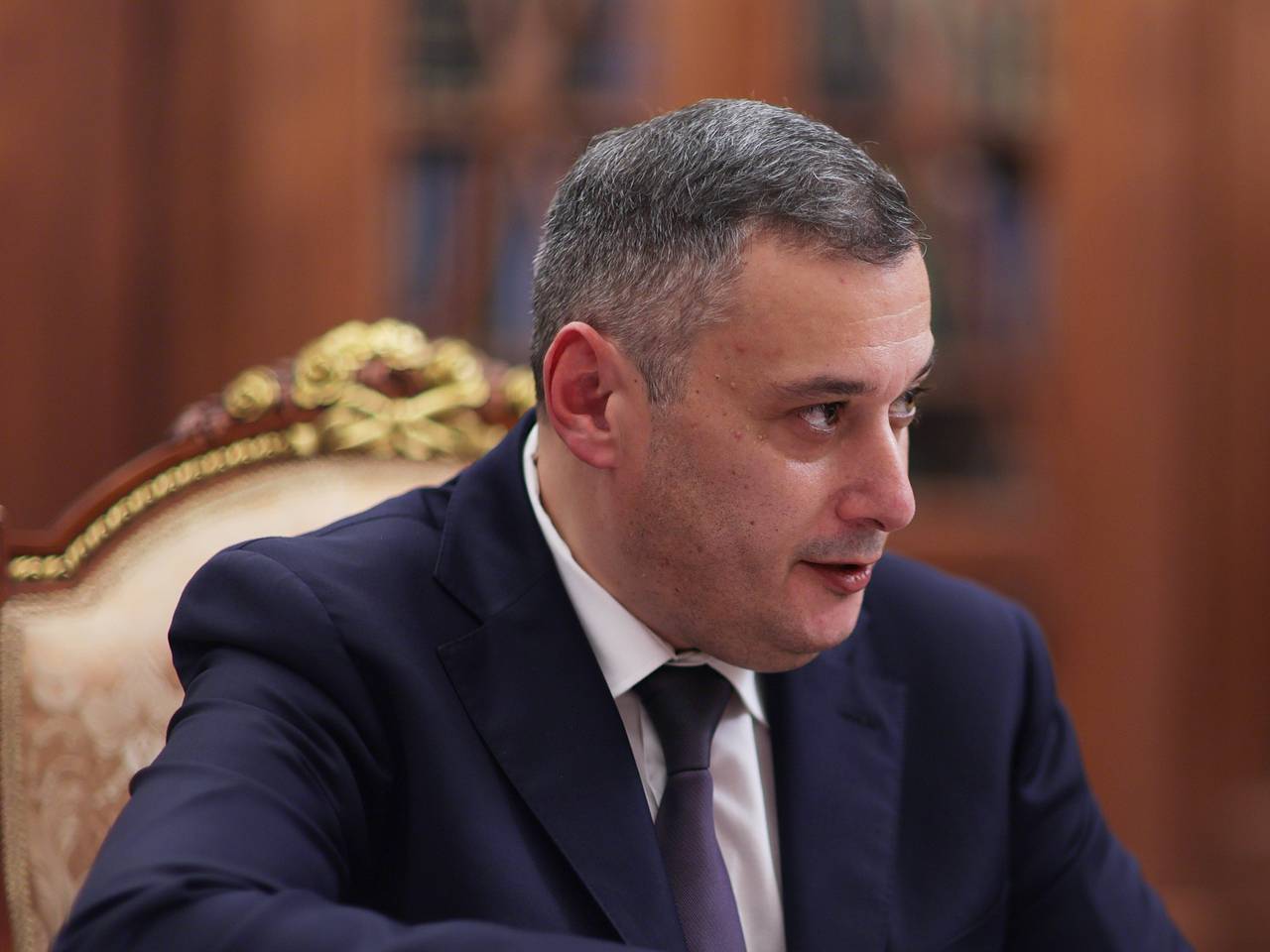 Попавший в ДТП Хинштейн переделал комнату в квартире в больничную палату