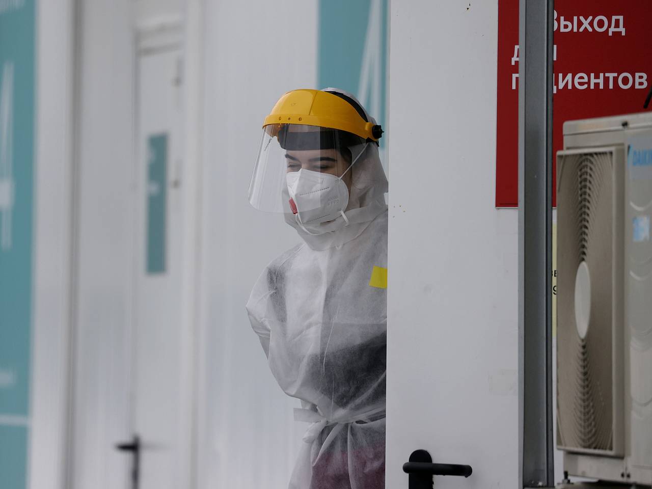 Начались поиски привезшего друга в больницу с обезьяньей оспой россиянина