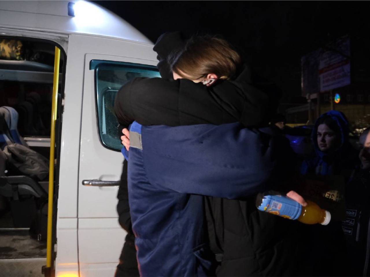 Хинштейн показал кадры с вернувшимися с Украины жителями российского приграничья