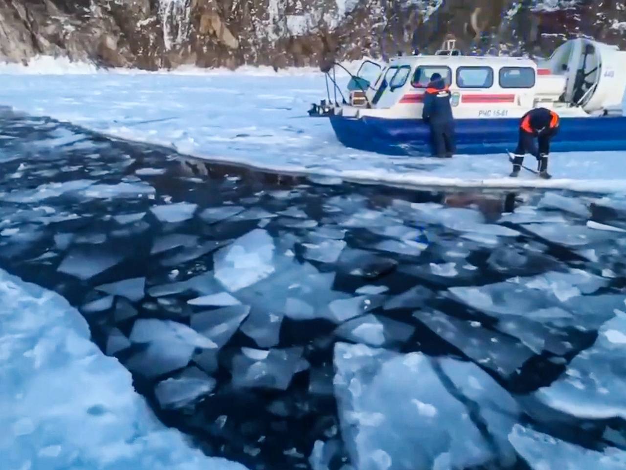Установлены личности всех утонувших в машине на Байкале китайцев