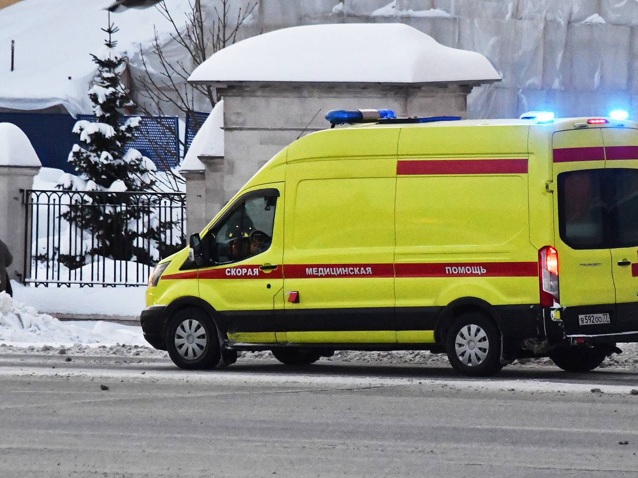 Школьница попала в реанимацию после удара током от турникета