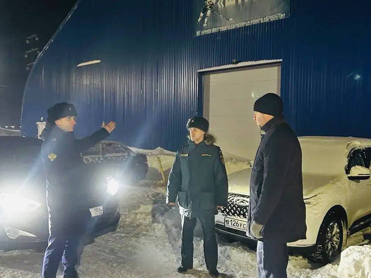 Подросток не выжил после схода снега с нечищеной крыши в ХМАО