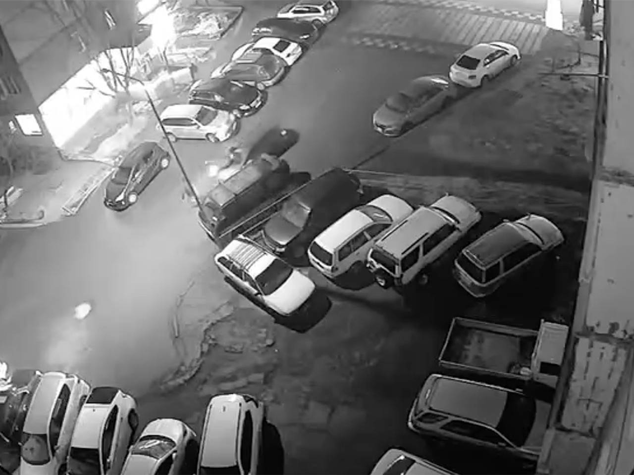 В российском городе таксист сбил двоих пассажиров и врезался в дерево