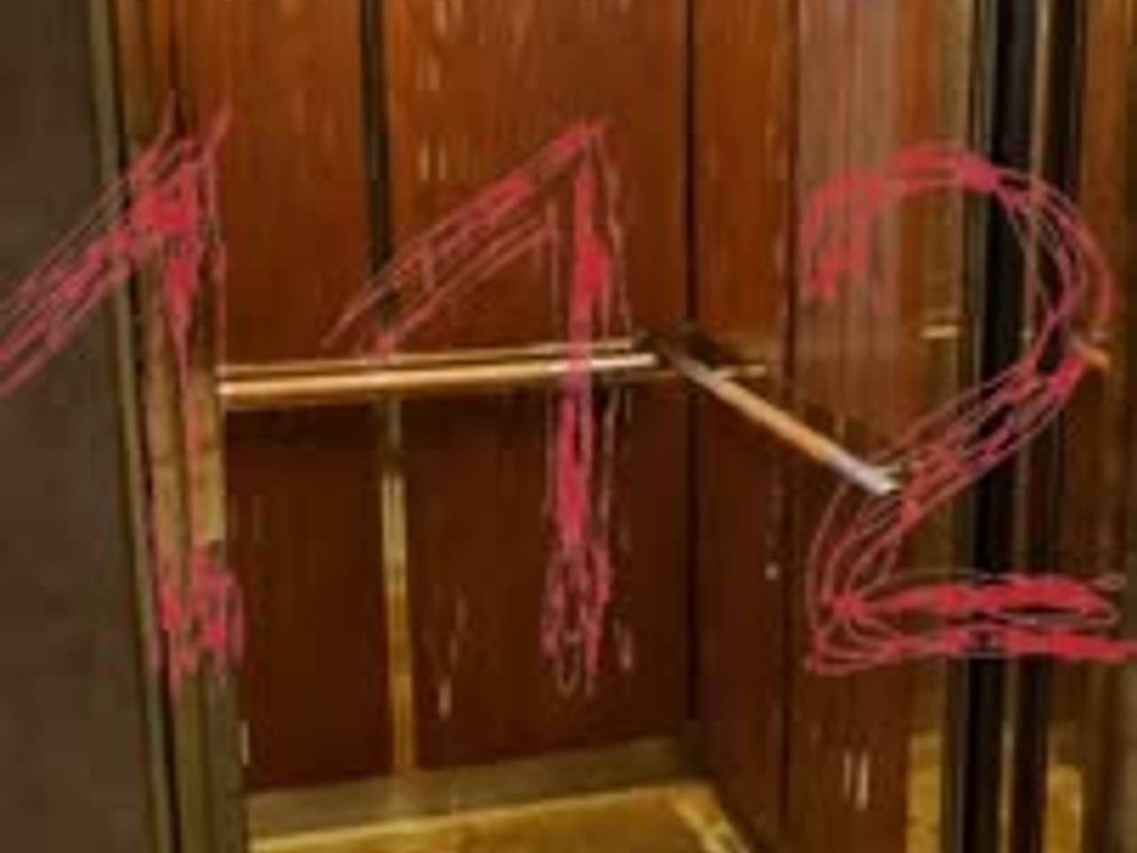 Дождь из кипятка в лифтах самого элитного небоскреба «Донстроя» попал на видео