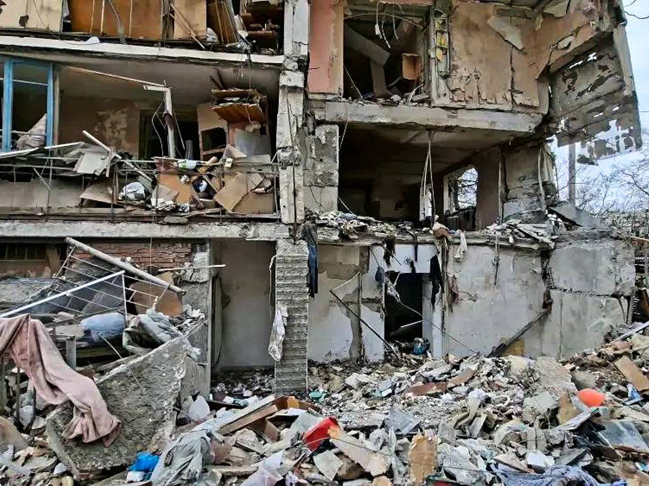 Появились данные о владельцах ставшей эпицентром мощного взрыва квартиры в Севастополе