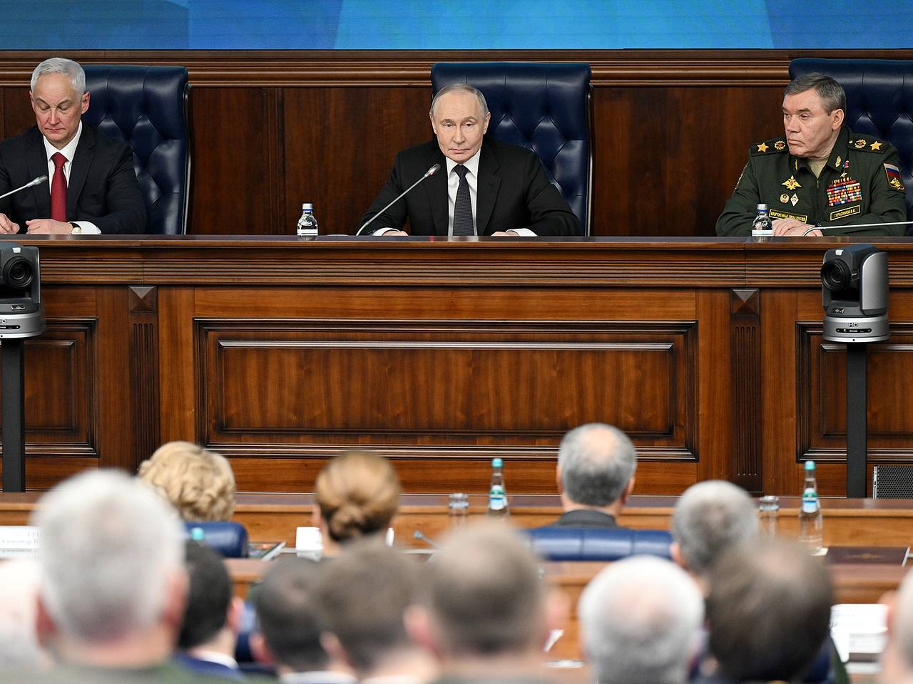 Путин провел совещание с представителями Минобороны и Генштаба по теме СВО