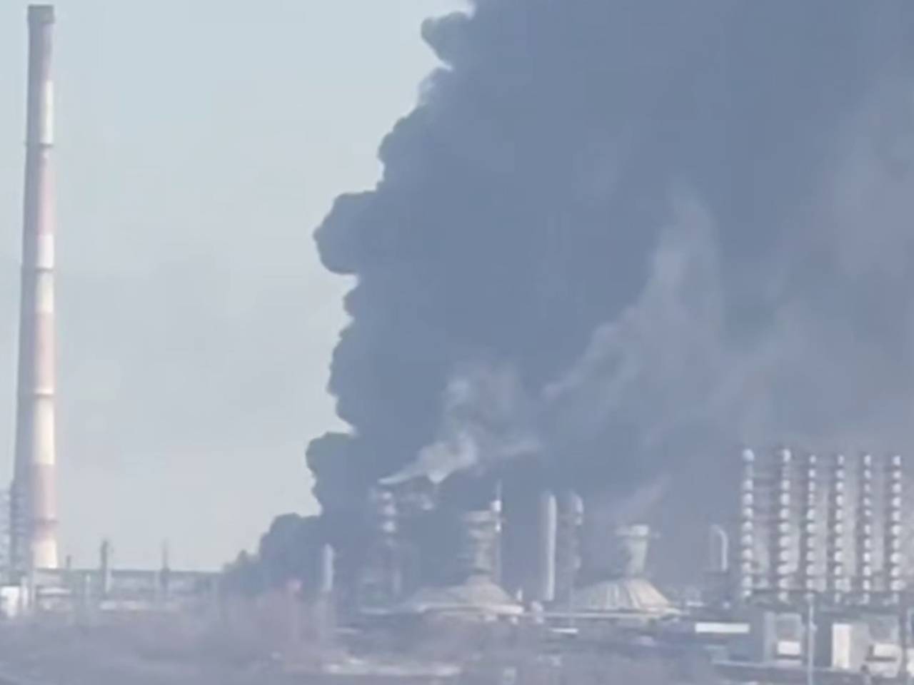 Несколько человек пропали без вести после взрыва на российском заводе
