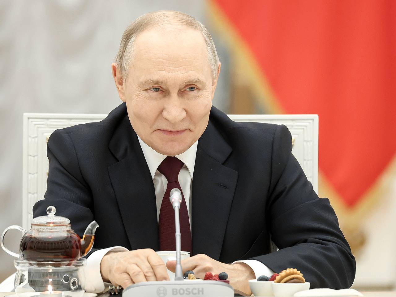 Путин поздравил нового верховного лидера Ирана с избранием