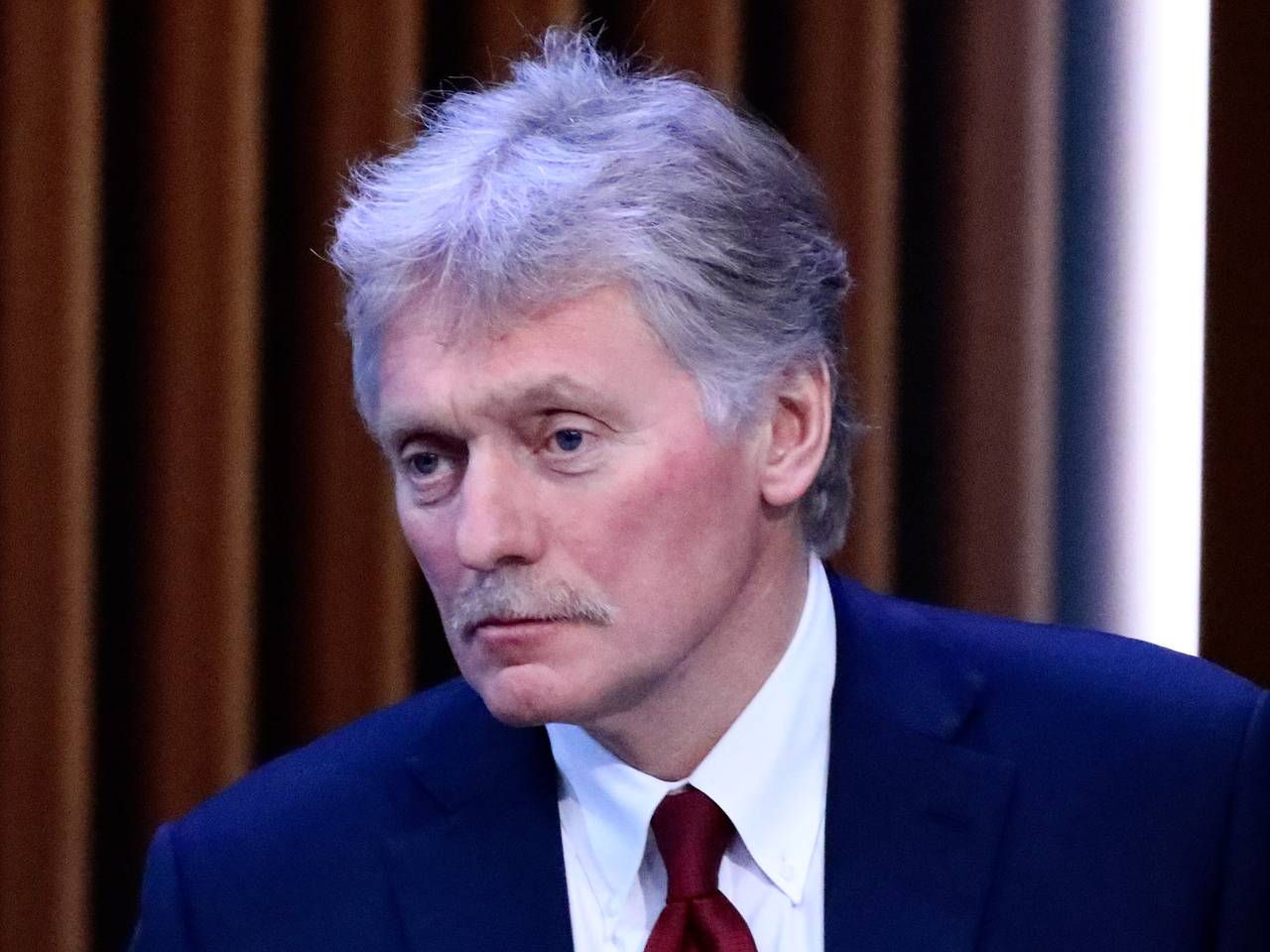 Песков объяснил публикацию поздравления Путина на 8 Марта с кашлем