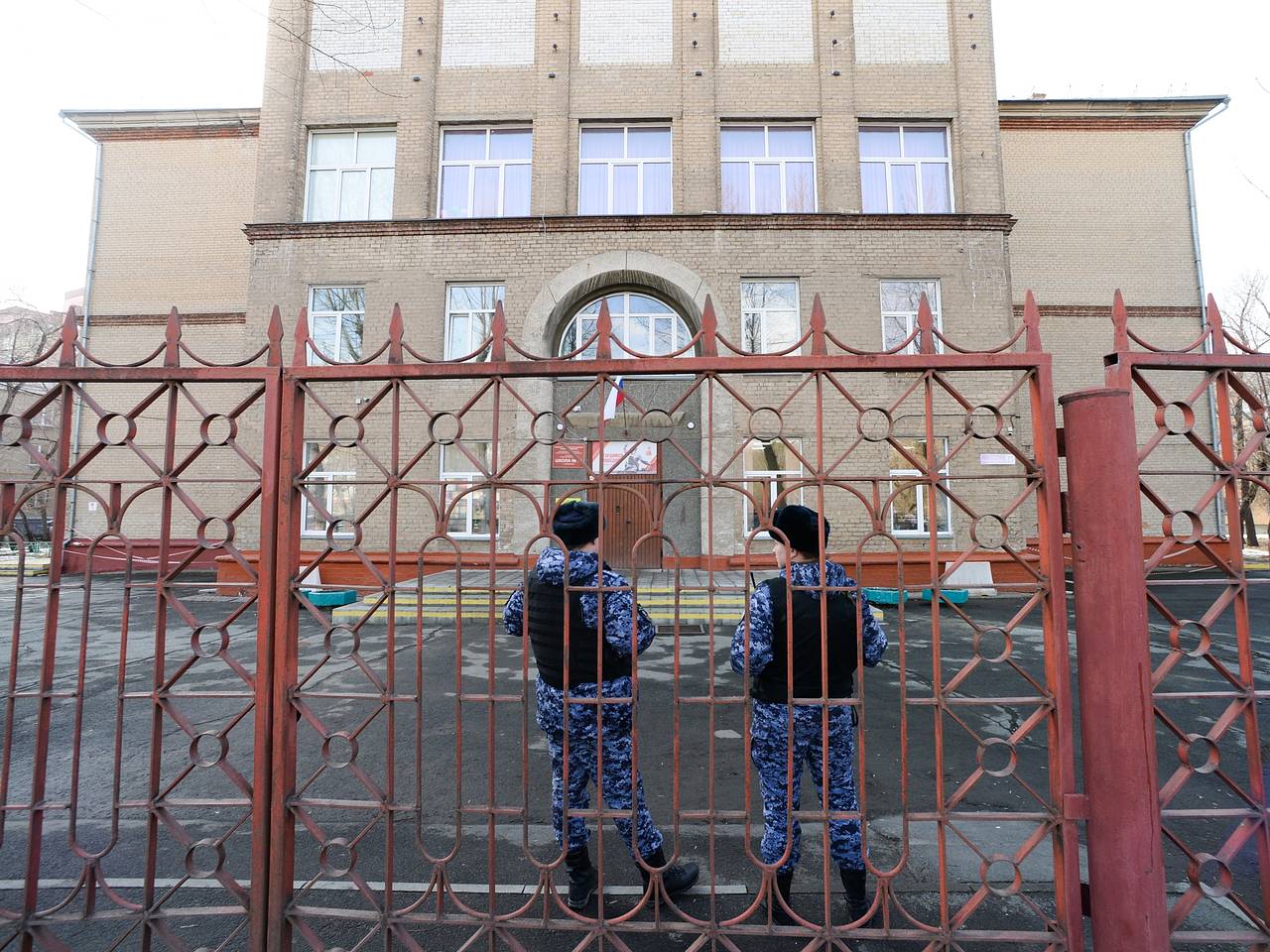 В Госдуме призвали к одному действию после нападения подростка с арбалетом на школу