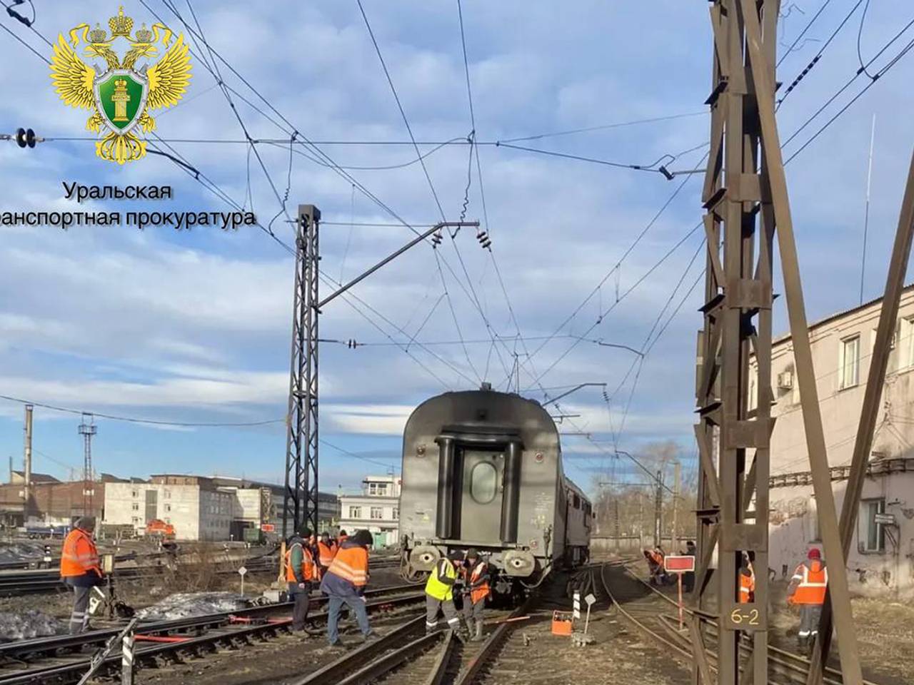 В российском регионе сошел с рельсов пассажирский поезд