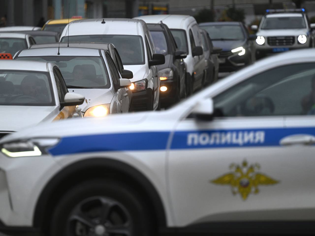 Россиянка без причин напала на пенсионерку посреди улицы