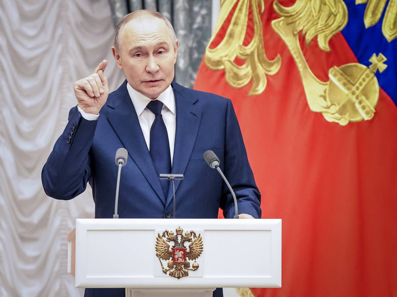 Путин заявил о сражающихся за выбор крымчан участниках СВО