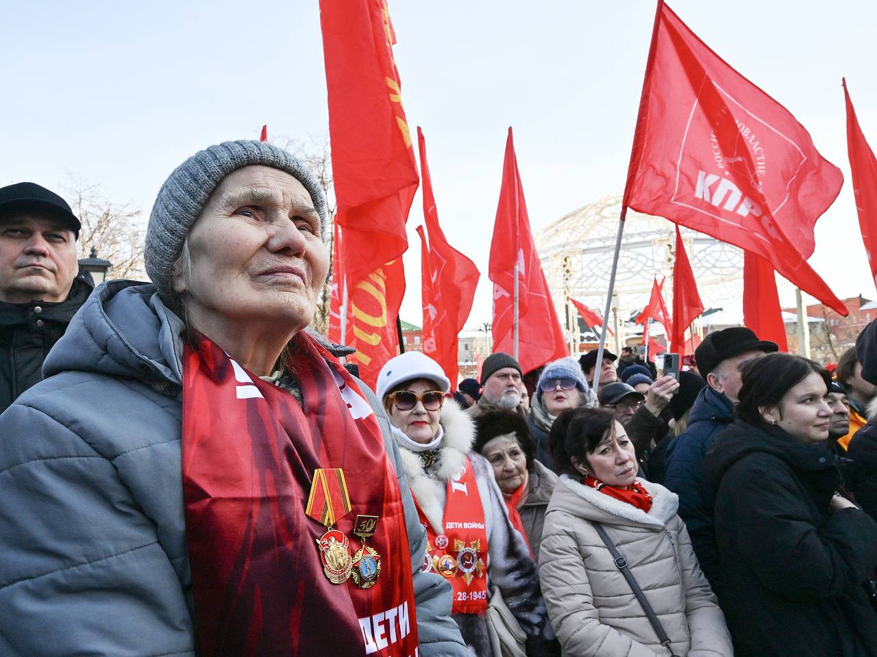 Политологи назвали причины резкого падения рейтинга КПРФ