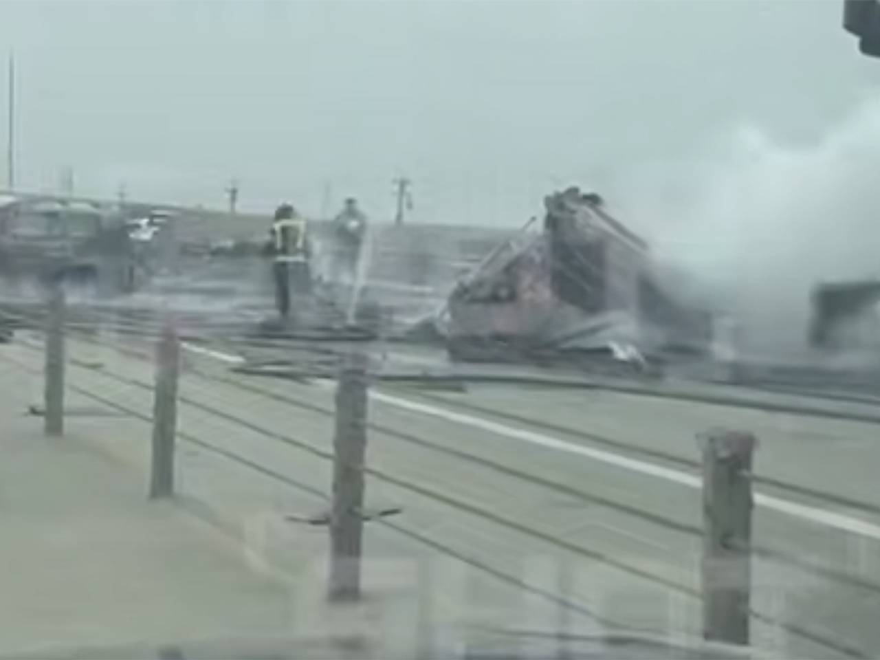 Огненное ДТП с взорвавшимся бензовозом в России попало на видео