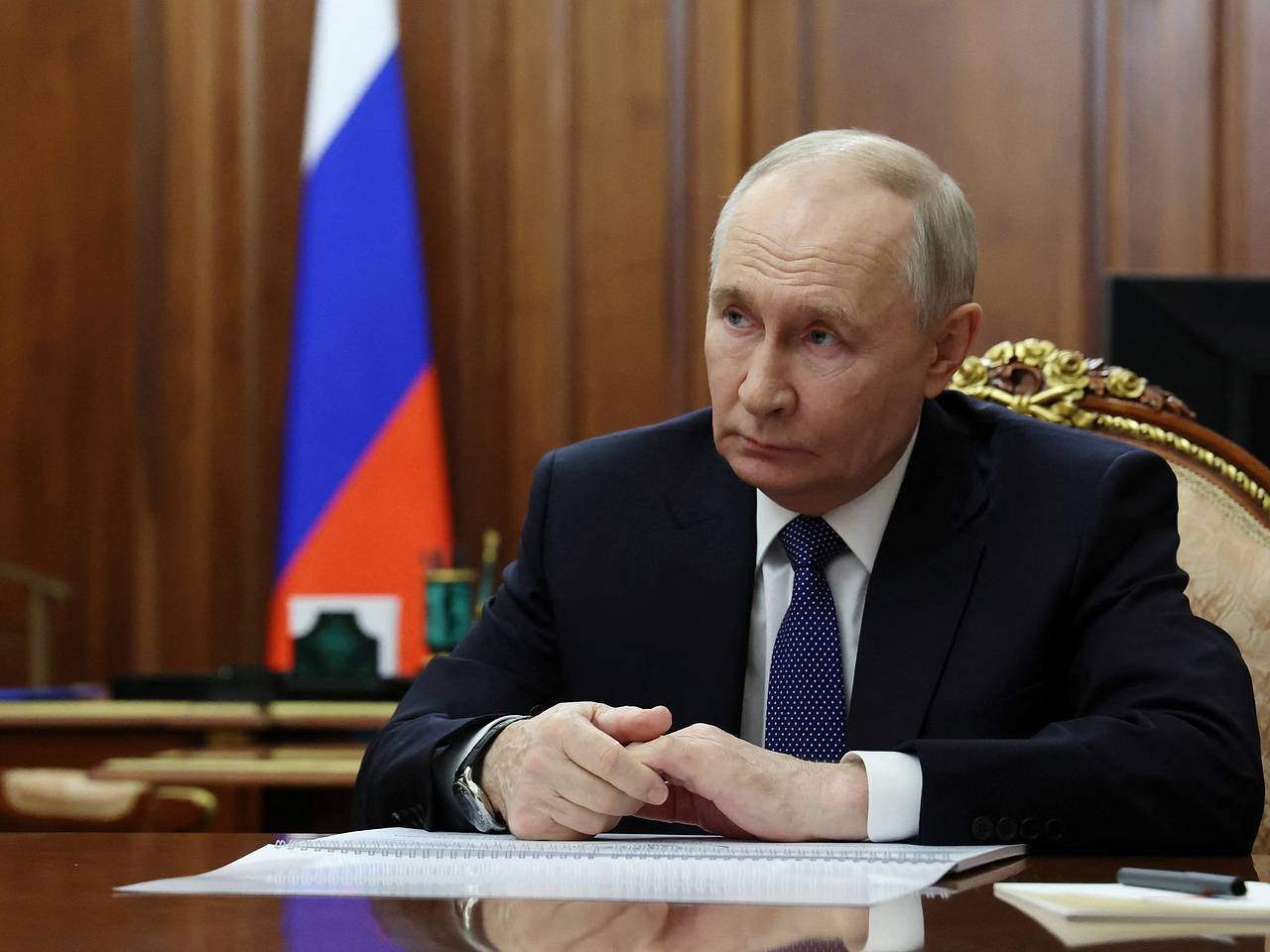Путин начал совещание с кабмином