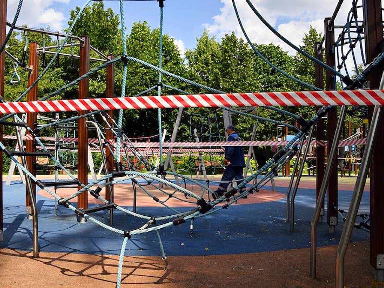 Стало известно об обнаружении тела рабочего из Северной Кореи на детской площадке в Москве