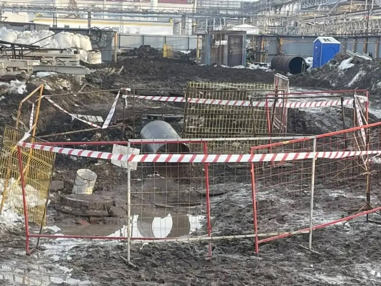 Стало известно о смерти трех человек на российском нефтеперерабатывающем заводе
