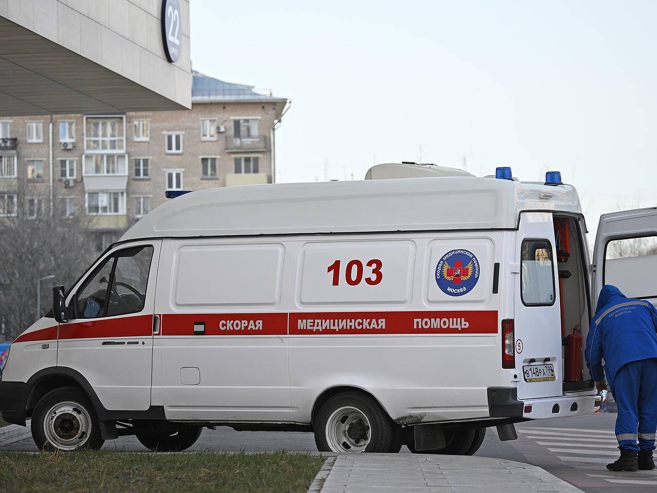 Российские школьники напали на девятилетнюю девочку и толкнули ее под машину