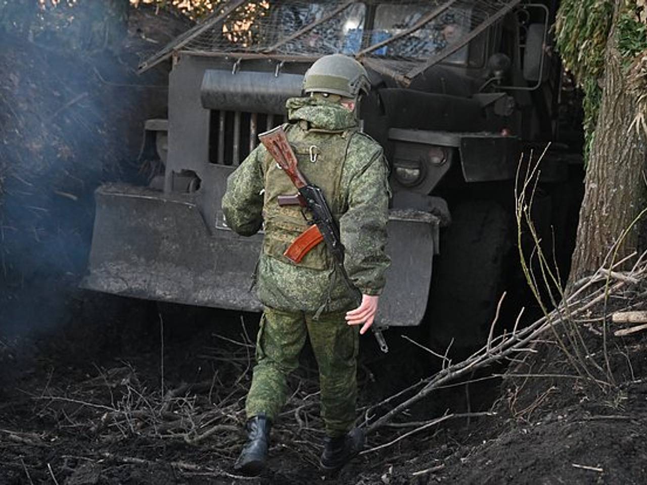 Российский боец СВО под обстрелами дронов ВСУ вернулся за забытым раненым сослуживцем