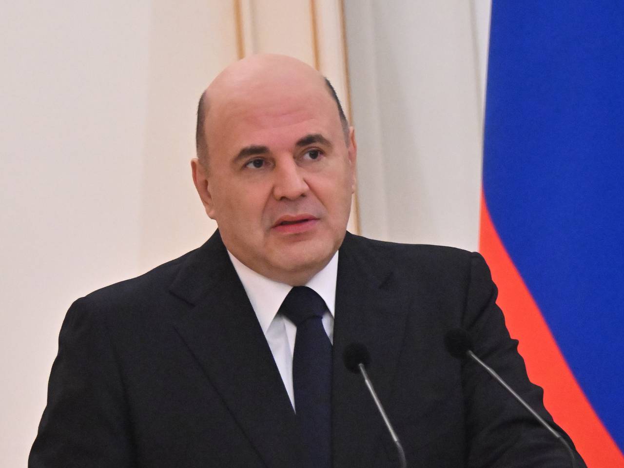 Мишустин приостановил службу отправившегося в зону СВО замглавы Минцифры