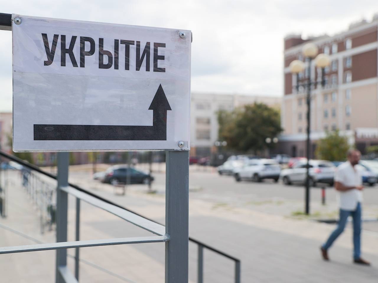 Жители российского города рассказали о вспышках и грохоте в небе