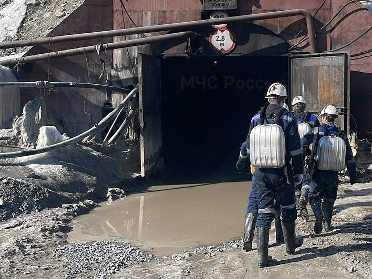 Объявлено об обрушении российского рудника с рабочими внутри