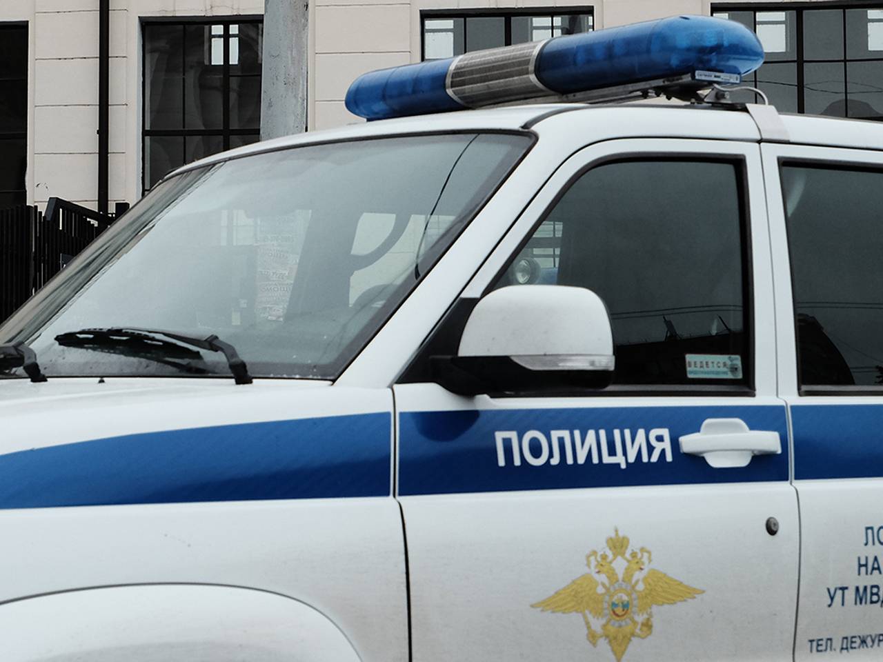 В российском городе в заваленной хламом квартире нашли труп