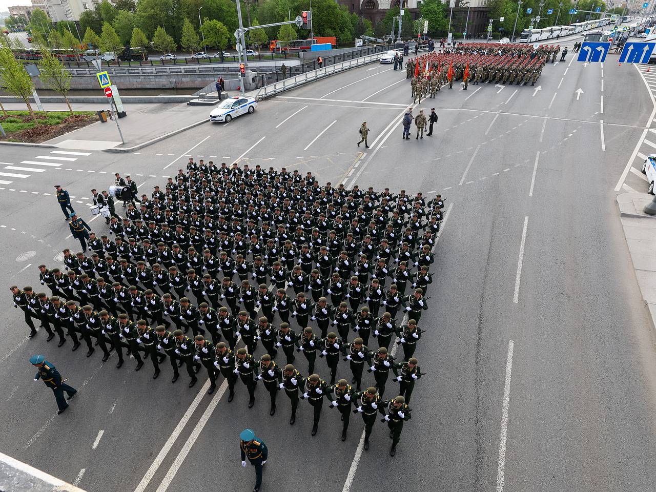 В Кремле объяснили отсутствие военной техники на параде 9 мая в Москве