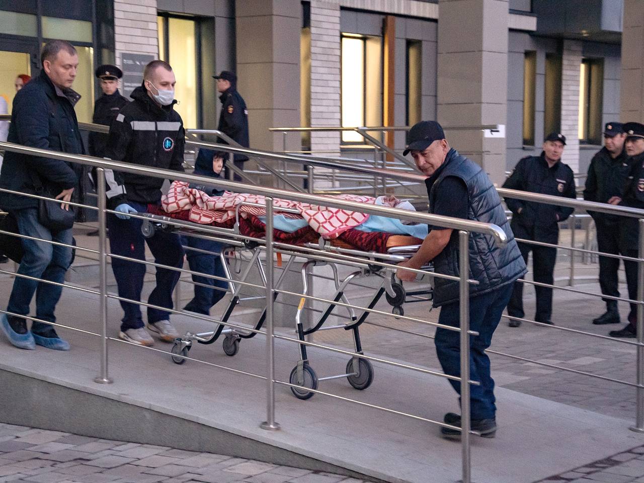 Число погибших при взрыве и пожаре на российском химзаводе существенно выросло