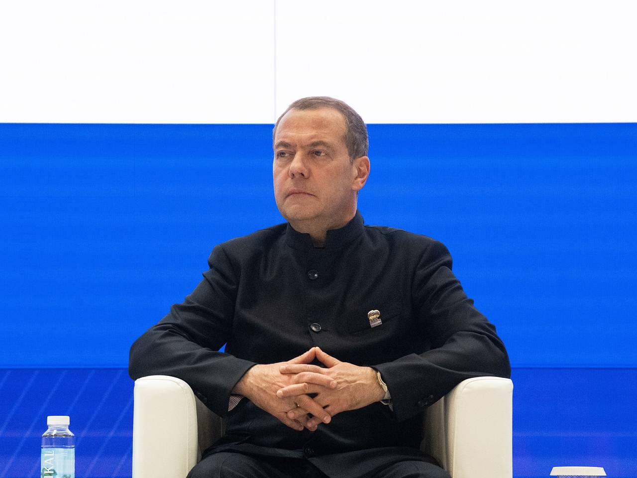 Появились подробности об учебниках под редакцией Медведева
