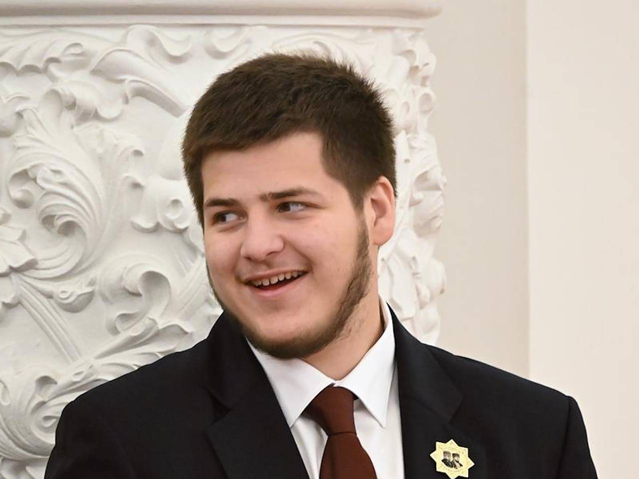 Адам Кадыров появился на публике без наград и с пистолетом