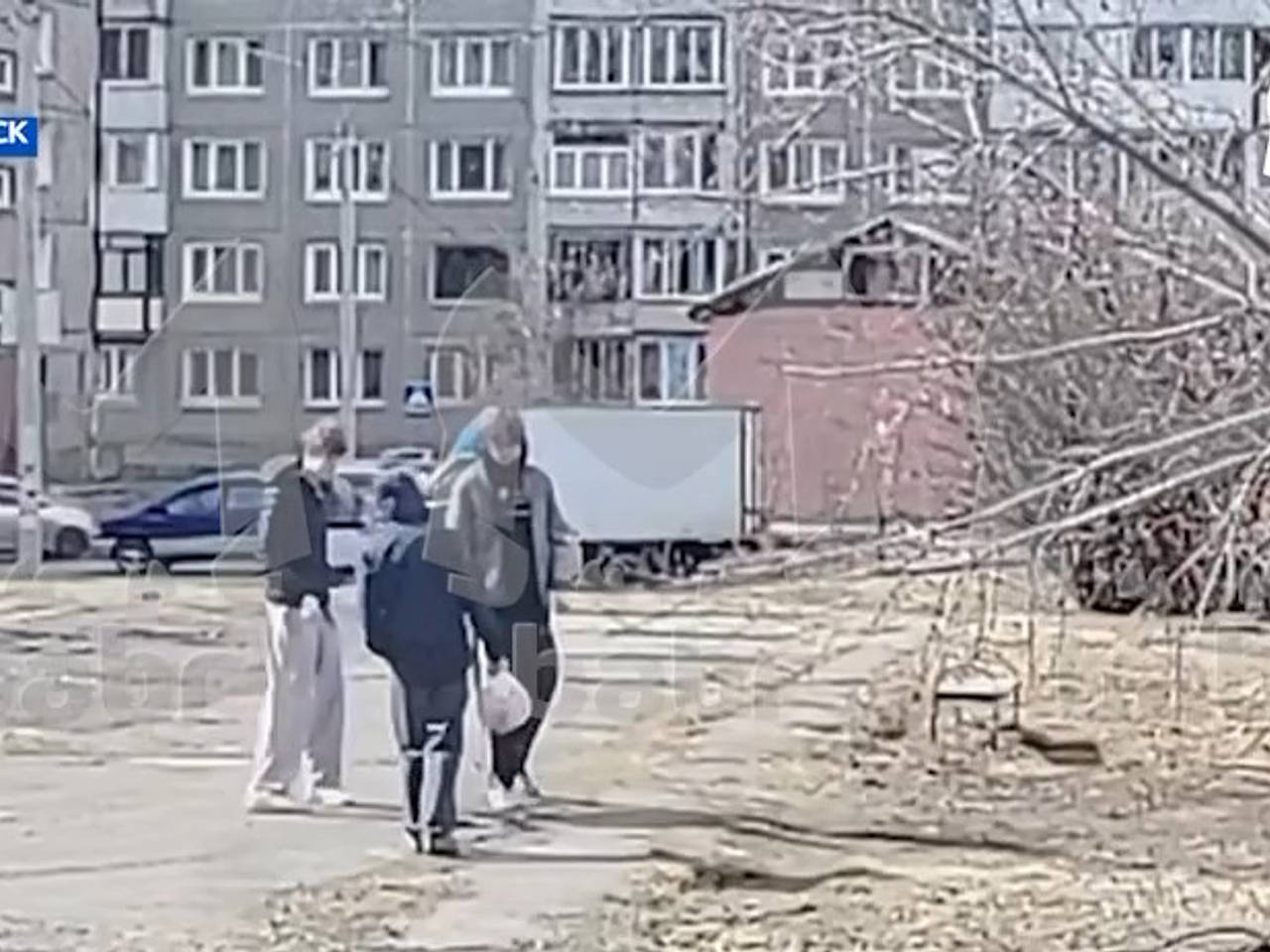 Россияне пожаловались на устроивших стрельбище во дворе подростков