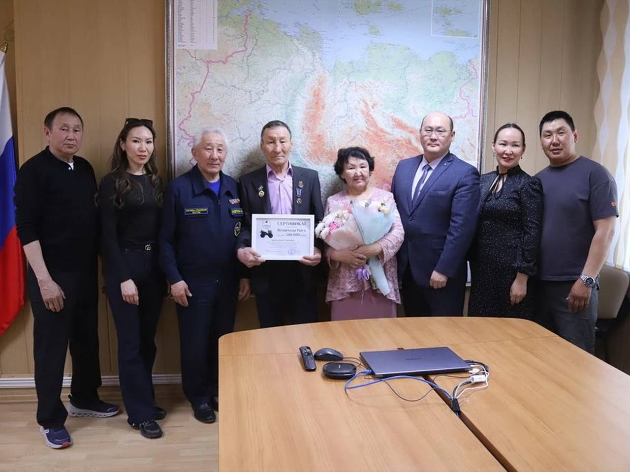Семейная пара россиян получила награды за спасение шести жизней