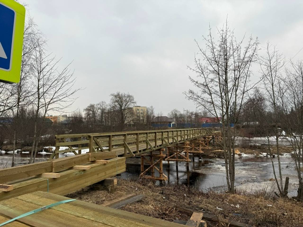 В Олонце Республики Карелия по нацпроекту отремонтировали пешеходный мост