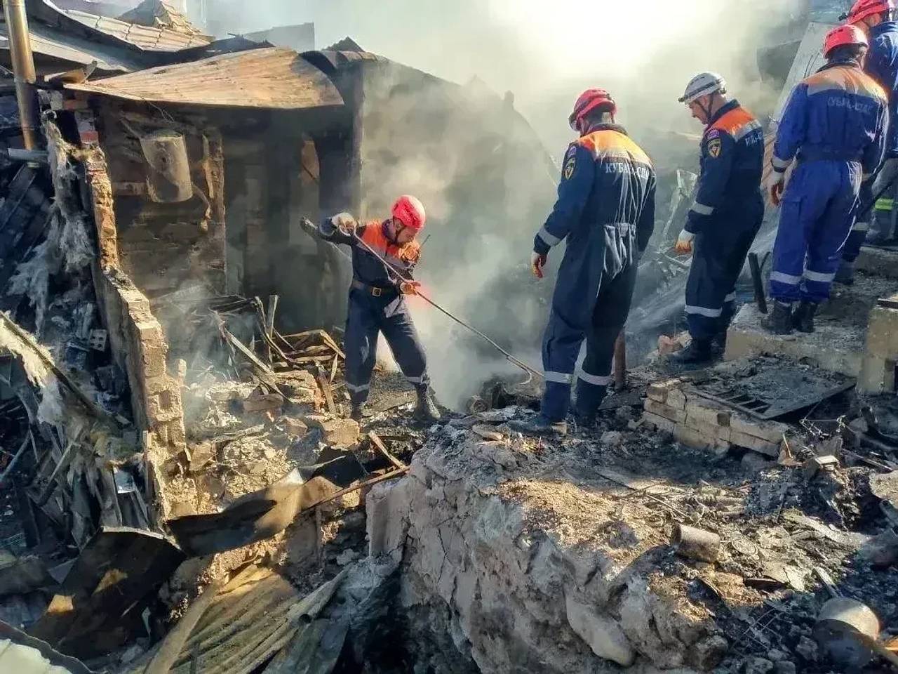 Жителей российского города попросили не выходить на улицу после удара ВСУ по порту