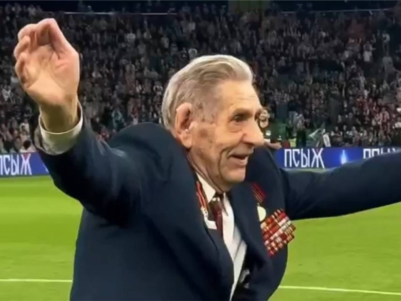 99-летний ветеран вышел на поле на финале Кубка России и &laquo;дал жару&raquo;