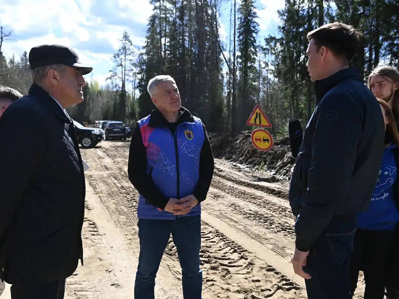 Глава Карелии Артур Парфенчиков оценил начало ремонта дороги к деревне Утозеро