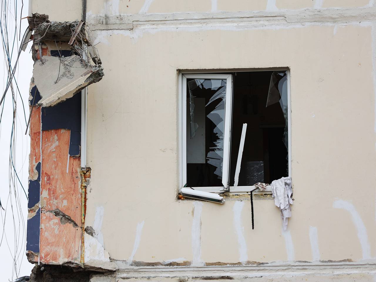 Появились подробности о разрушениях после удара ВСУ по многоэтажке в российском городе