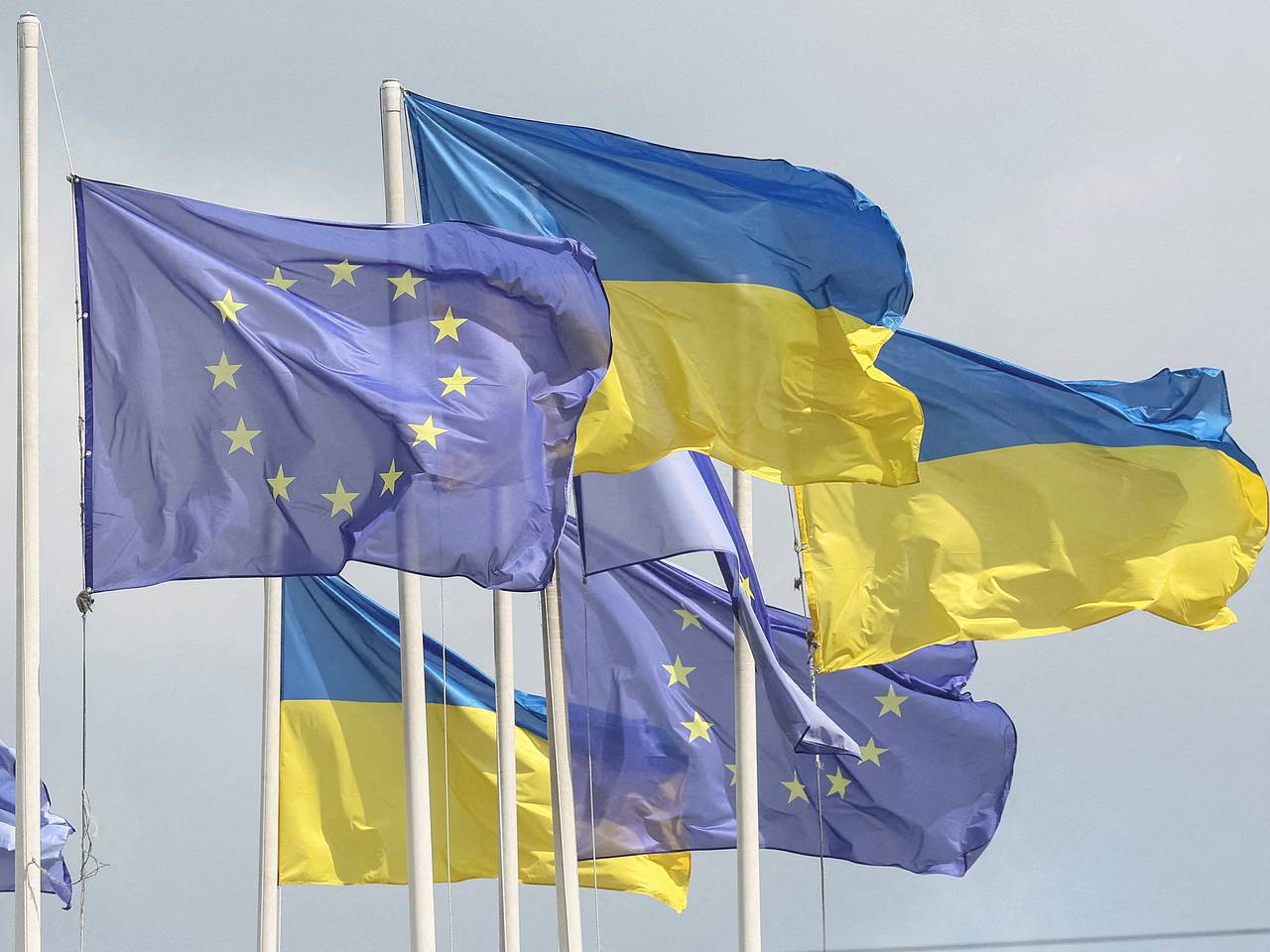 Украину предупредили о невозможности вступить в ЕС и НАТО